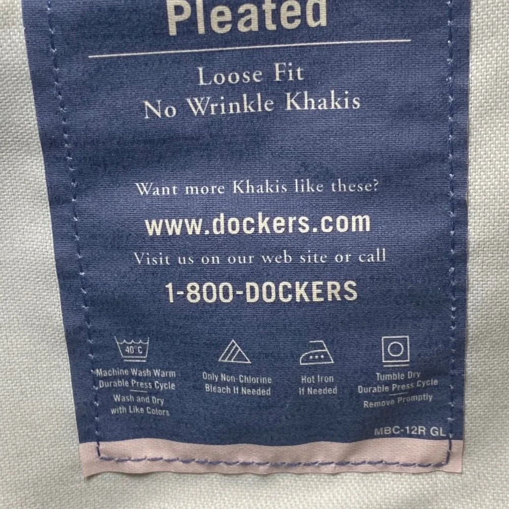 Dockers Pleated Loose Fit No Wrinkle Khaki Pants Black 42x32 NWT